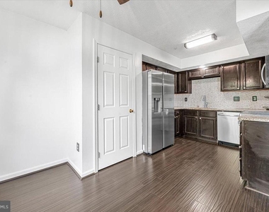 11304 Southlakes Drive - Photo Thumbnail 9