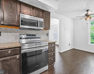 11304 Southlakes Drive - Photo Thumbnail 10