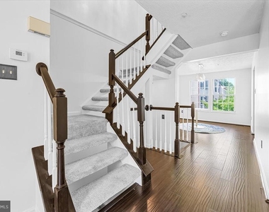 11304 Southlakes Drive - Photo Thumbnail 5