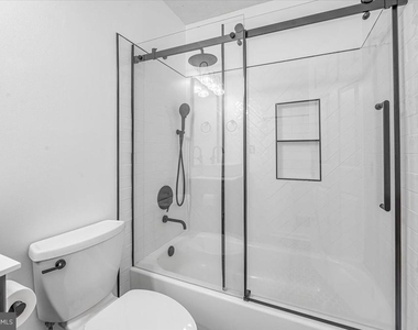 11304 Southlakes Drive - Photo Thumbnail 17