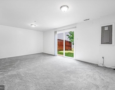 11304 Southlakes Drive - Photo Thumbnail 24
