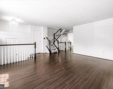 11304 Southlakes Drive - Photo Thumbnail 4