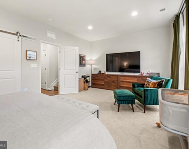 605 Skiff Way - Photo Thumbnail 13