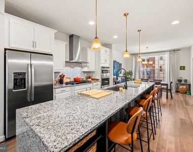 605 Skiff Way - Photo Thumbnail 3