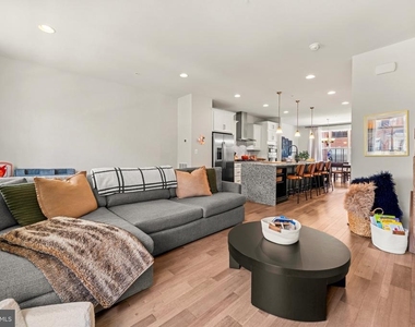 605 Skiff Way - Photo Thumbnail 5