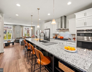 605 Skiff Way - Photo Thumbnail 2
