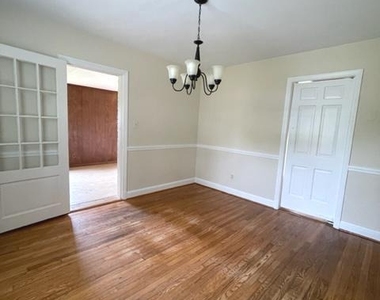 4408 Glenridge Street - Photo Thumbnail 9