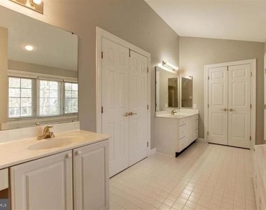 14213 Floral Park Drive - Photo Thumbnail 23