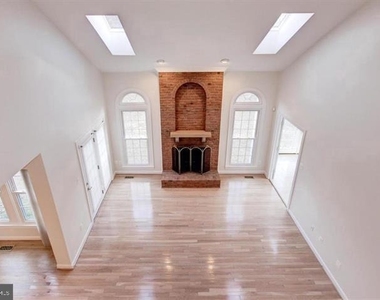 14213 Floral Park Drive - Photo Thumbnail 12
