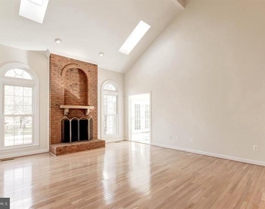14213 Floral Park Drive - Photo Thumbnail 18