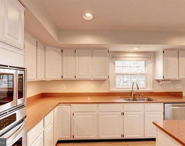 14213 Floral Park Drive - Photo Thumbnail 15