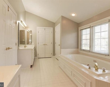 14213 Floral Park Drive - Photo Thumbnail 25