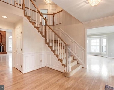 14213 Floral Park Drive - Photo Thumbnail 6