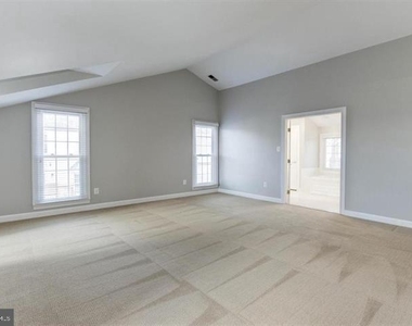 14213 Floral Park Drive - Photo Thumbnail 21