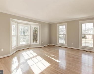 14213 Floral Park Drive - Photo Thumbnail 7