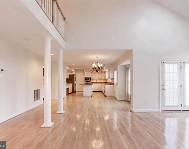 14213 Floral Park Drive - Photo Thumbnail 11