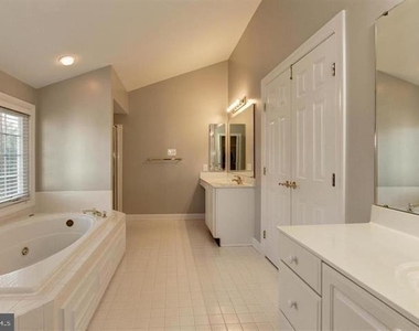 14213 Floral Park Drive - Photo Thumbnail 24