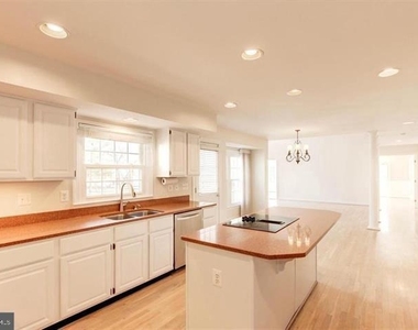 14213 Floral Park Drive - Photo Thumbnail 16