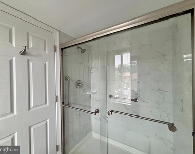 15210 Elkridge Way - Photo Thumbnail 3