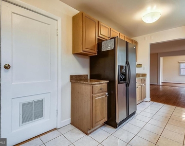 210 E Hamilton Avenue - Photo Thumbnail 4