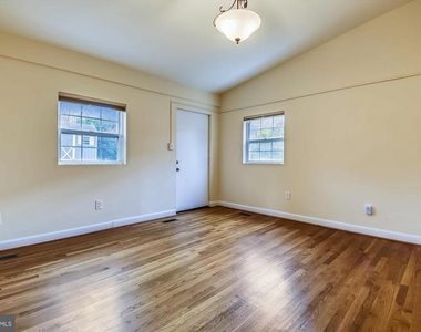 210 E Hamilton Avenue - Photo Thumbnail 16