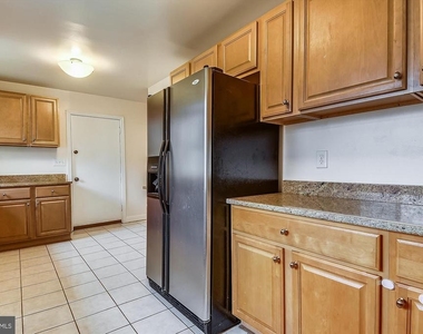 210 E Hamilton Avenue - Photo Thumbnail 2