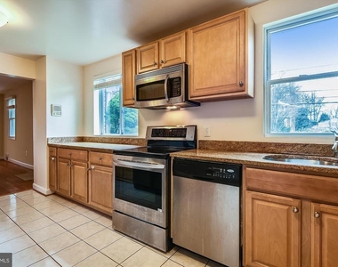 210 E Hamilton Avenue - Photo Thumbnail 3