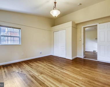 210 E Hamilton Avenue - Photo Thumbnail 6