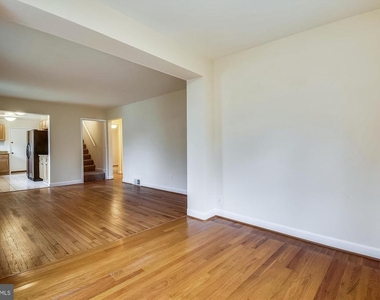 210 E Hamilton Avenue - Photo Thumbnail 8