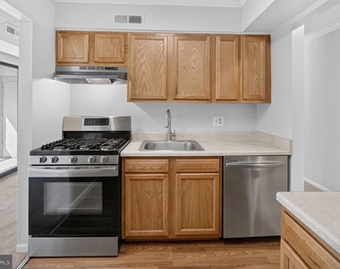 5915 Tamar Drive - Photo Thumbnail 7