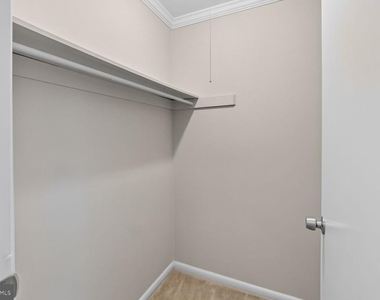 5915 Tamar Drive - Photo Thumbnail 8