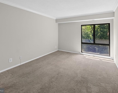 5915 Tamar Drive - Photo Thumbnail 4