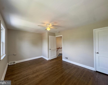 433 Oakwood Road - Photo Thumbnail 5