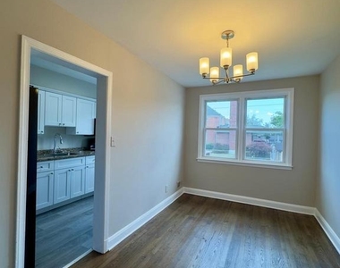 433 Oakwood Road - Photo Thumbnail 11