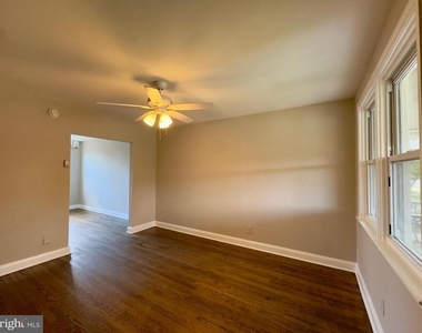 433 Oakwood Road - Photo Thumbnail 9