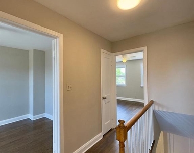 433 Oakwood Road - Photo Thumbnail 1