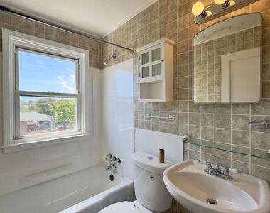 433 Oakwood Road - Photo Thumbnail 16