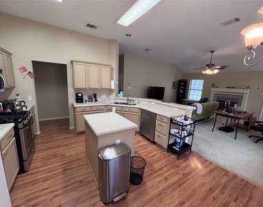 1316 Mesquite Rd - Photo Thumbnail 16