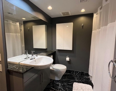 300 Bowie St - Photo Thumbnail 6