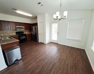 325 Comal Run - Photo Thumbnail 7
