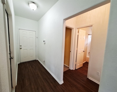 325 Comal Run - Photo Thumbnail 2