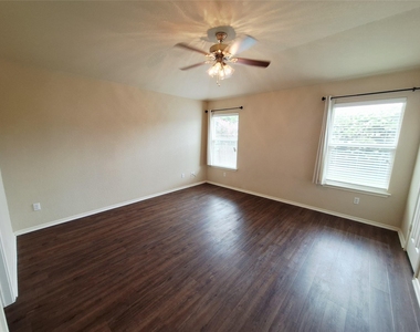 325 Comal Run - Photo Thumbnail 18