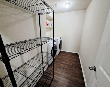 325 Comal Run - Photo Thumbnail 23