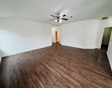 325 Comal Run - Photo Thumbnail 6