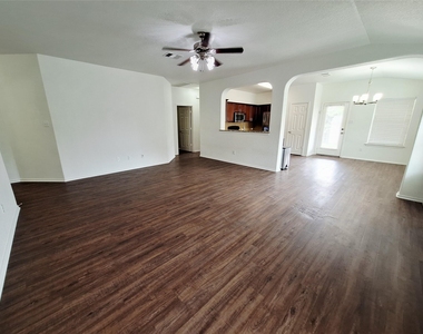 325 Comal Run - Photo Thumbnail 5