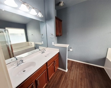 325 Comal Run - Photo Thumbnail 20