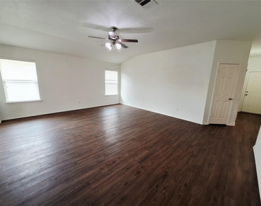 325 Comal Run - Photo Thumbnail 16