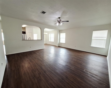 325 Comal Run - Photo Thumbnail 4