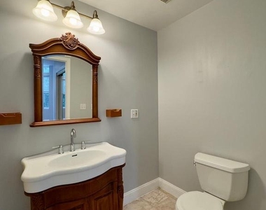 816 W 37th Street - Photo Thumbnail 5