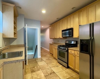 816 W 37th Street - Photo Thumbnail 9